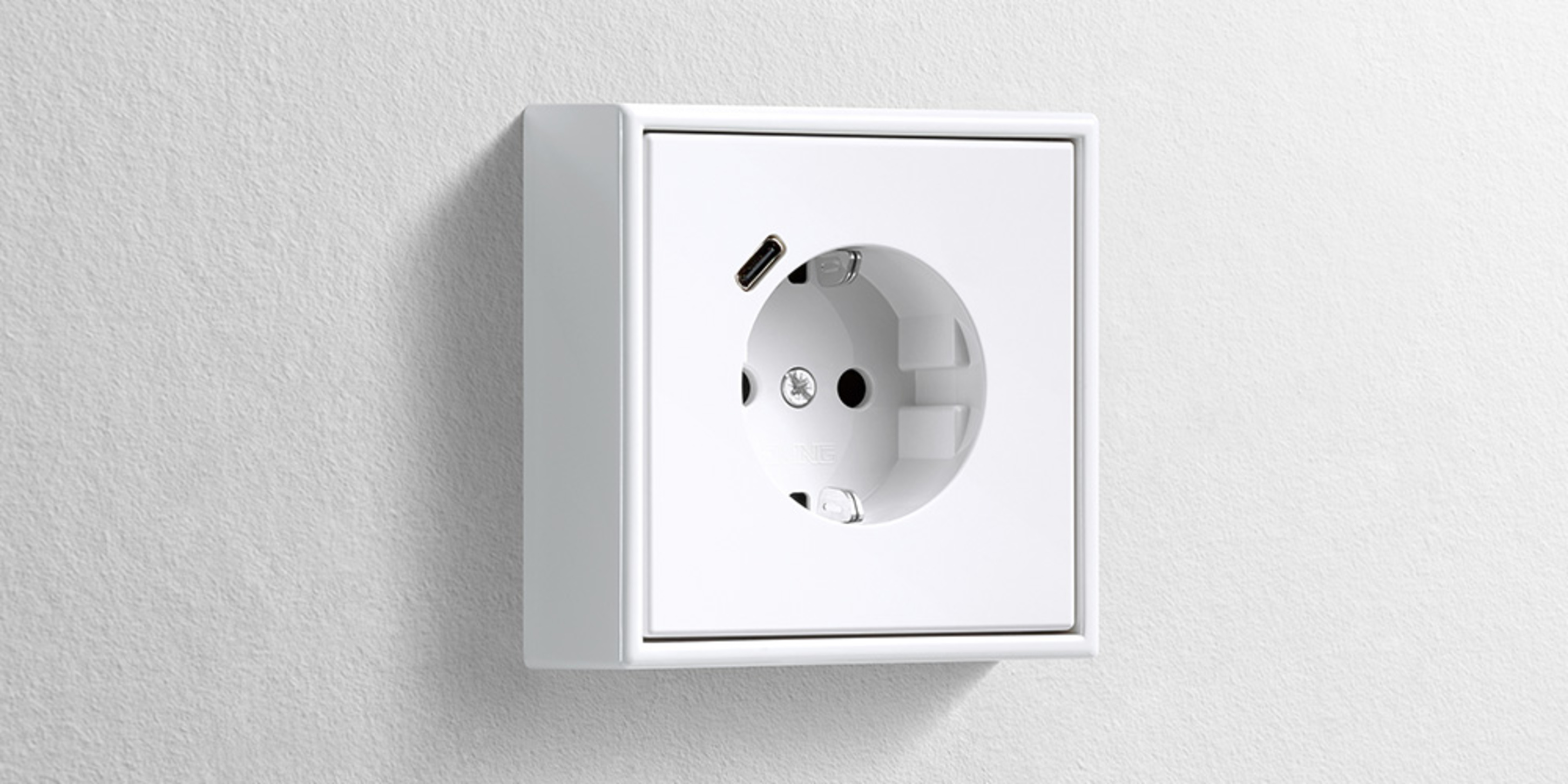 Erweiterter Anschlussraum für die Nachrüstung bei Elektrotechnik Ettl Fabian in Obertraubling