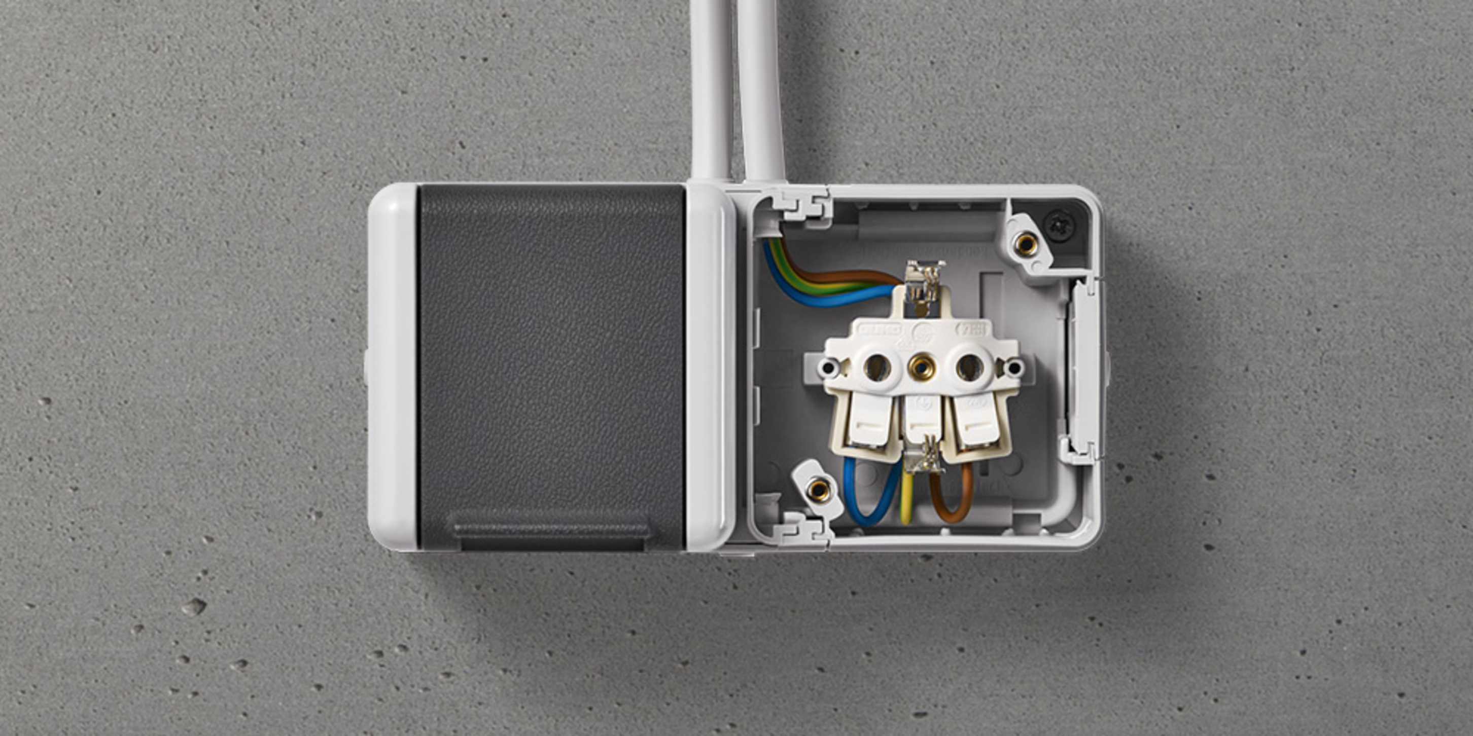 Doppelsteckdose mit Trennsteg bei Elektrotechnik Ettl Fabian in Obertraubling